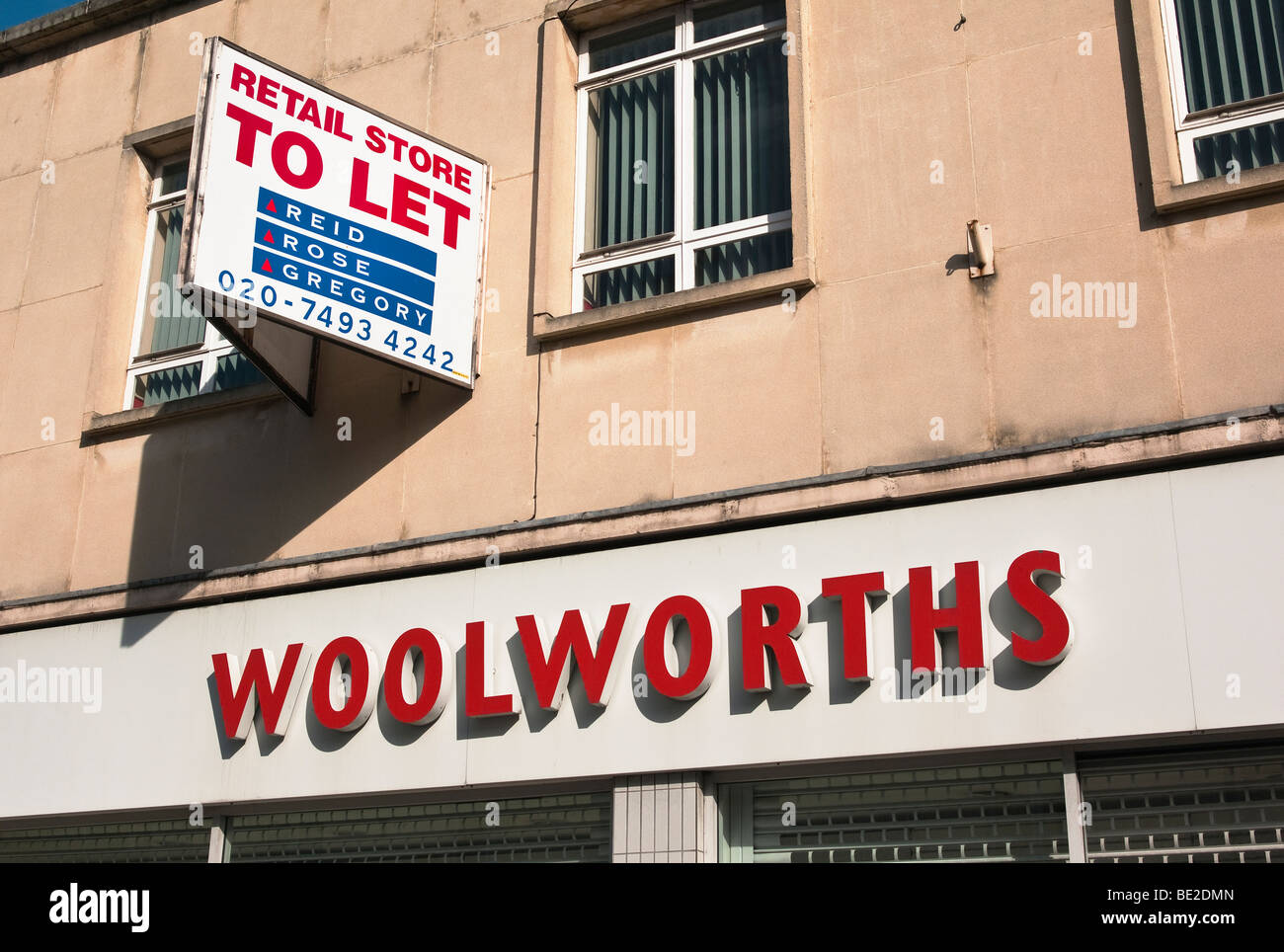 Nove mesi dopo Woolworths store ha cessato le sue attività questa proprietà è ancora a lasciare Foto Stock