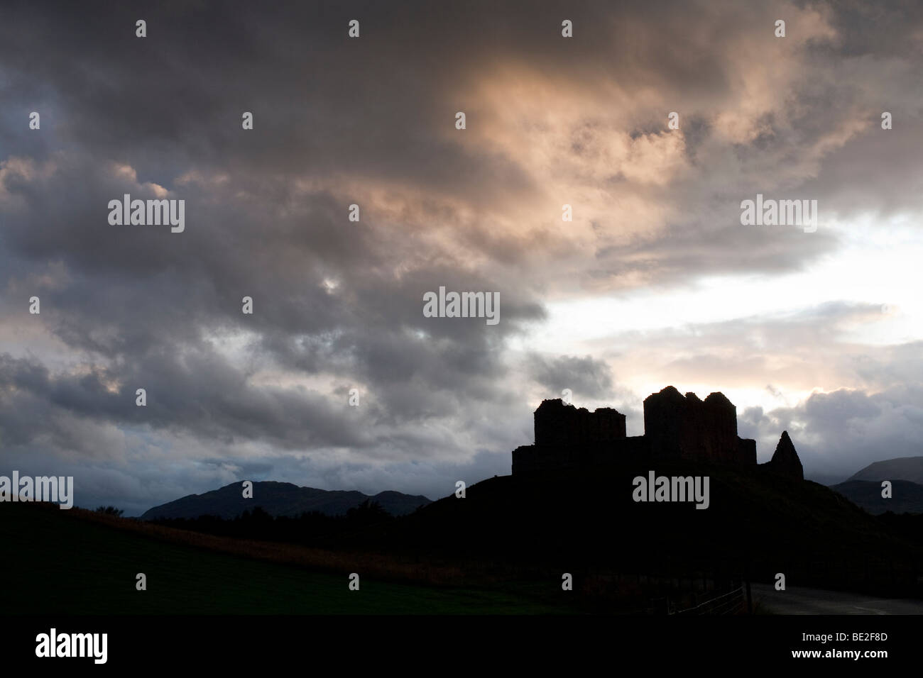 Ruthven caserme in silhouette. Vicino a Kingussie, Scozia Foto Stock