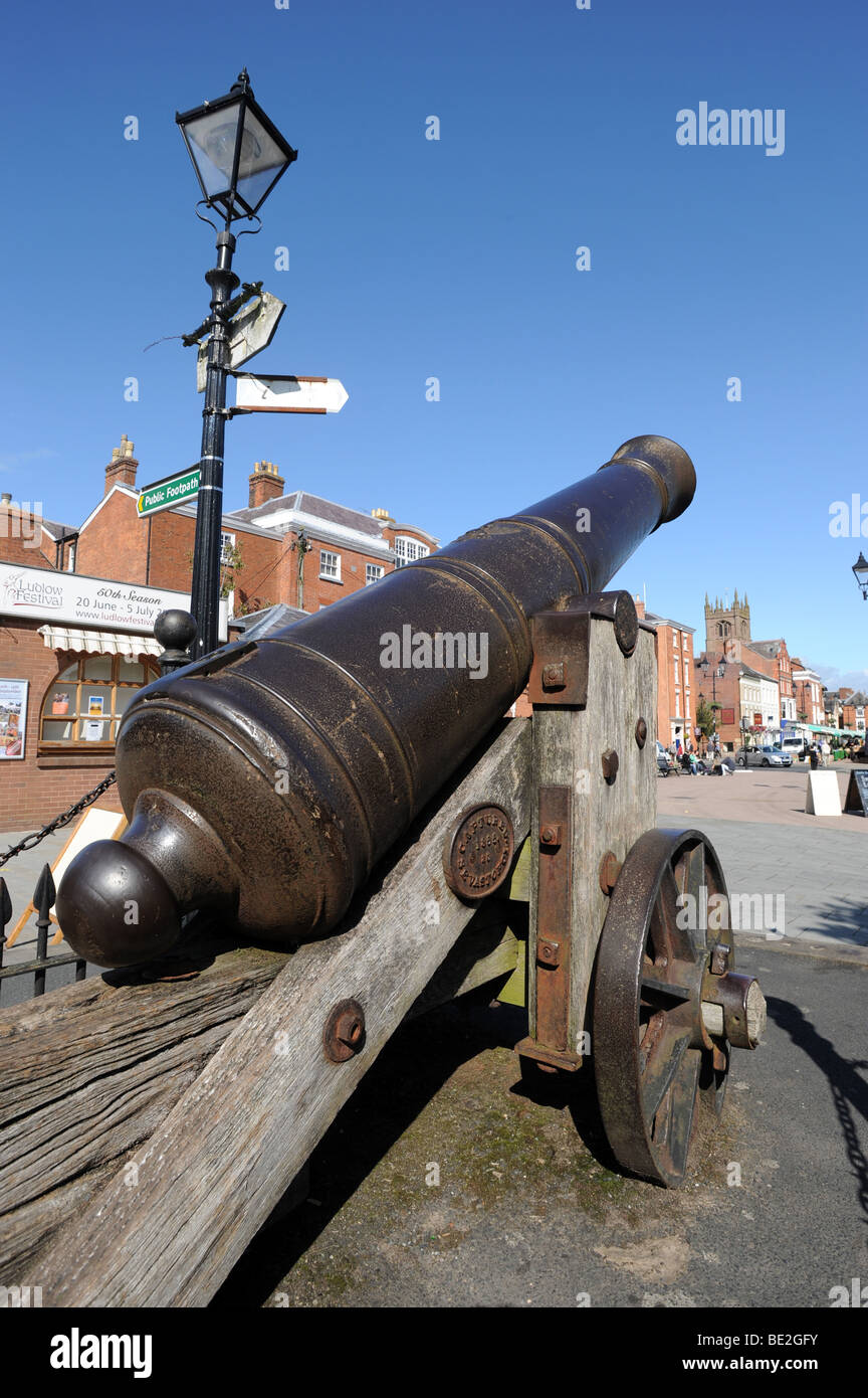 La vecchia guerra di Crimea canon a Ludlow in Shropshire Foto Stock