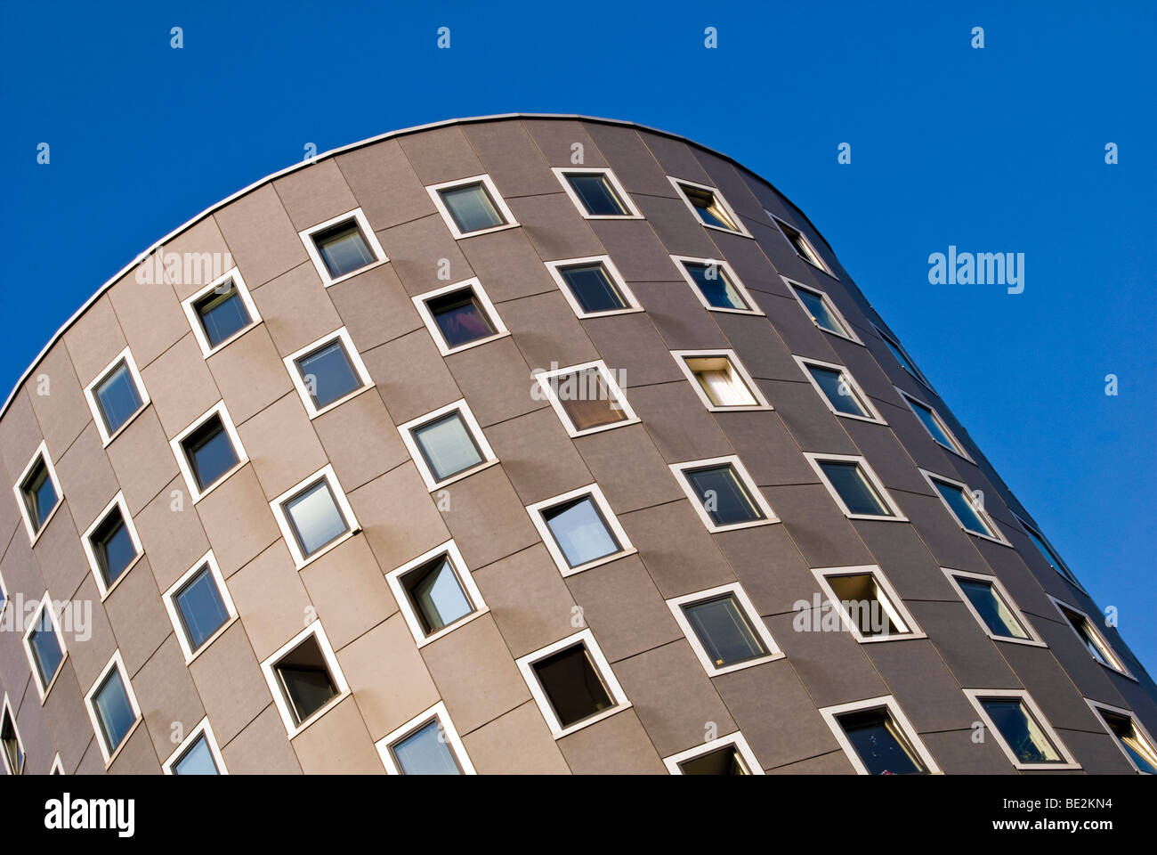 Round architettura moderna e alloggiamento, Donau City, Vienna, Austria Foto Stock