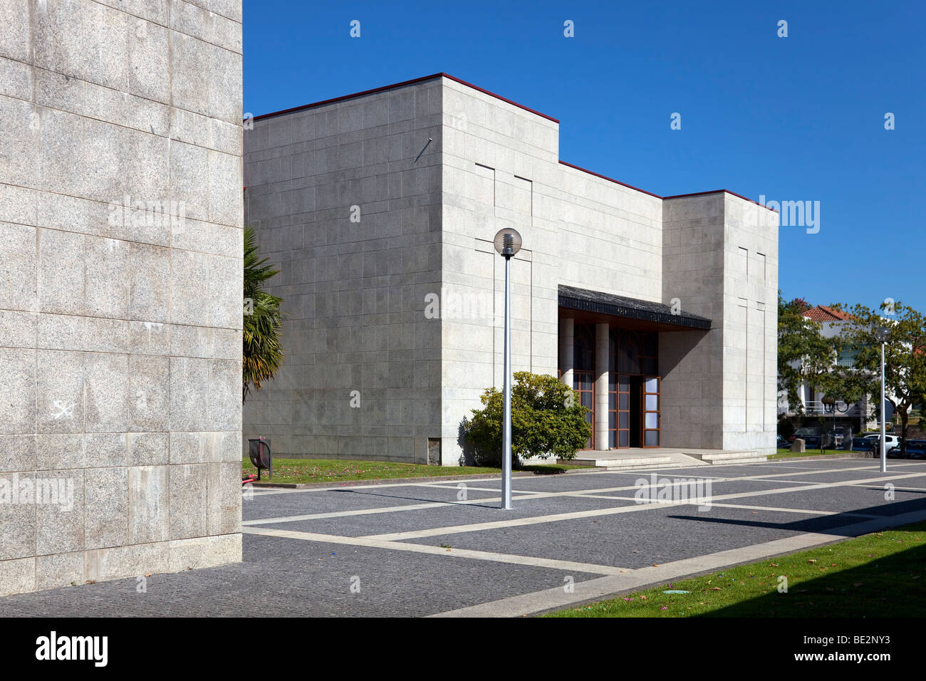 Moderna Chiesa cattolica in Vila Nova de Famalicão, Portogallo. San Adrian chiesa Matriz / Nova Igreja Matriz de Santo Adrião. Foto Stock