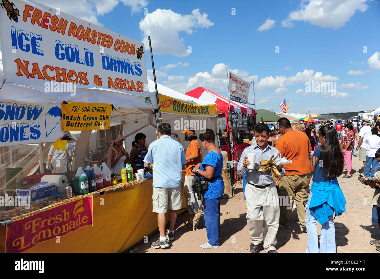 Stati Uniti d'America berlina New Mexico- cile Festival-persone allineando per per il cibo al festival Foto Stock