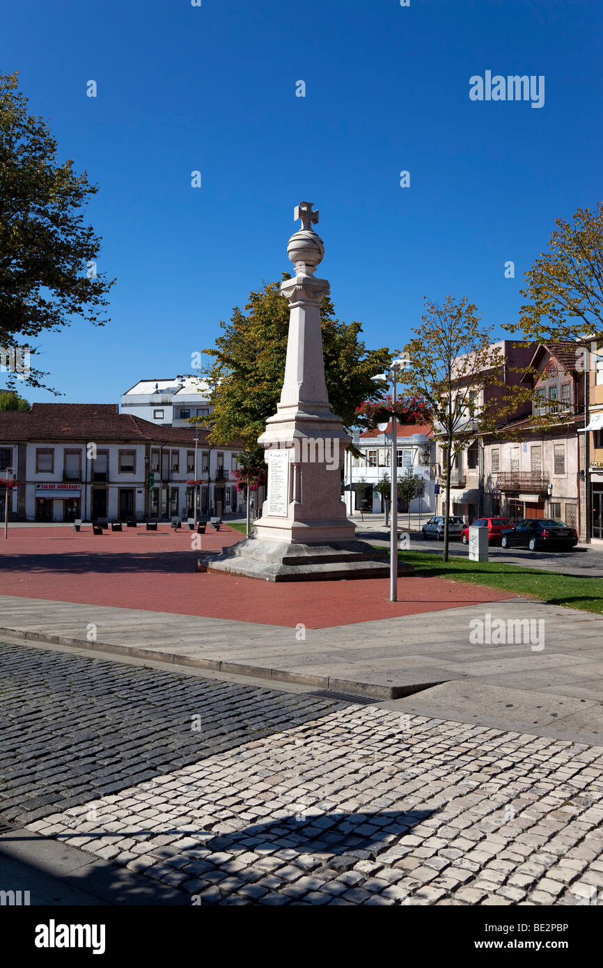 Memoriale per le vittime della Prima Guerra Mondiale (la Grande Guerra) in 9 de Abril Square, Vila Nova de Famalicão city, Portogallo. Foto Stock