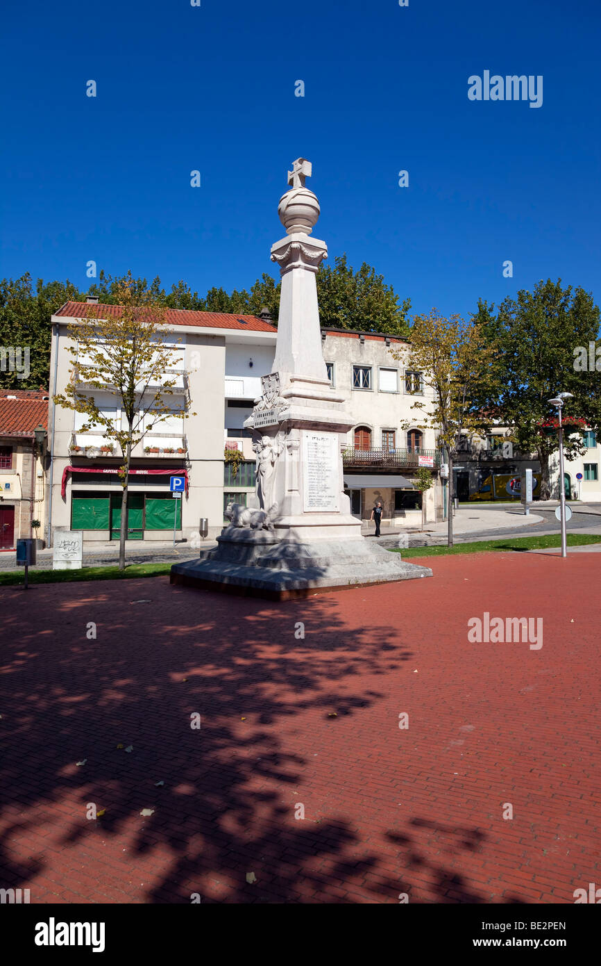 Memoriale per le vittime della Prima Guerra Mondiale (la Grande Guerra) in 9 de Abril Square, Vila Nova de Famalicão city, Portogallo. Foto Stock