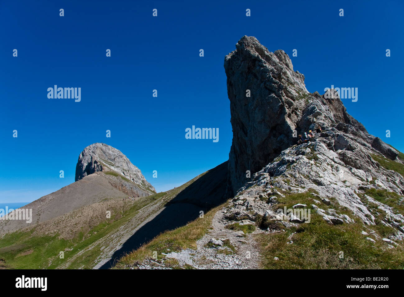 Mt. Oehrli sulla sinistra e sulla destra di Mt. Haengeten, Alpsteingebirge montagne, il Cantone di San Gallo, Svizzera, Europa Foto Stock