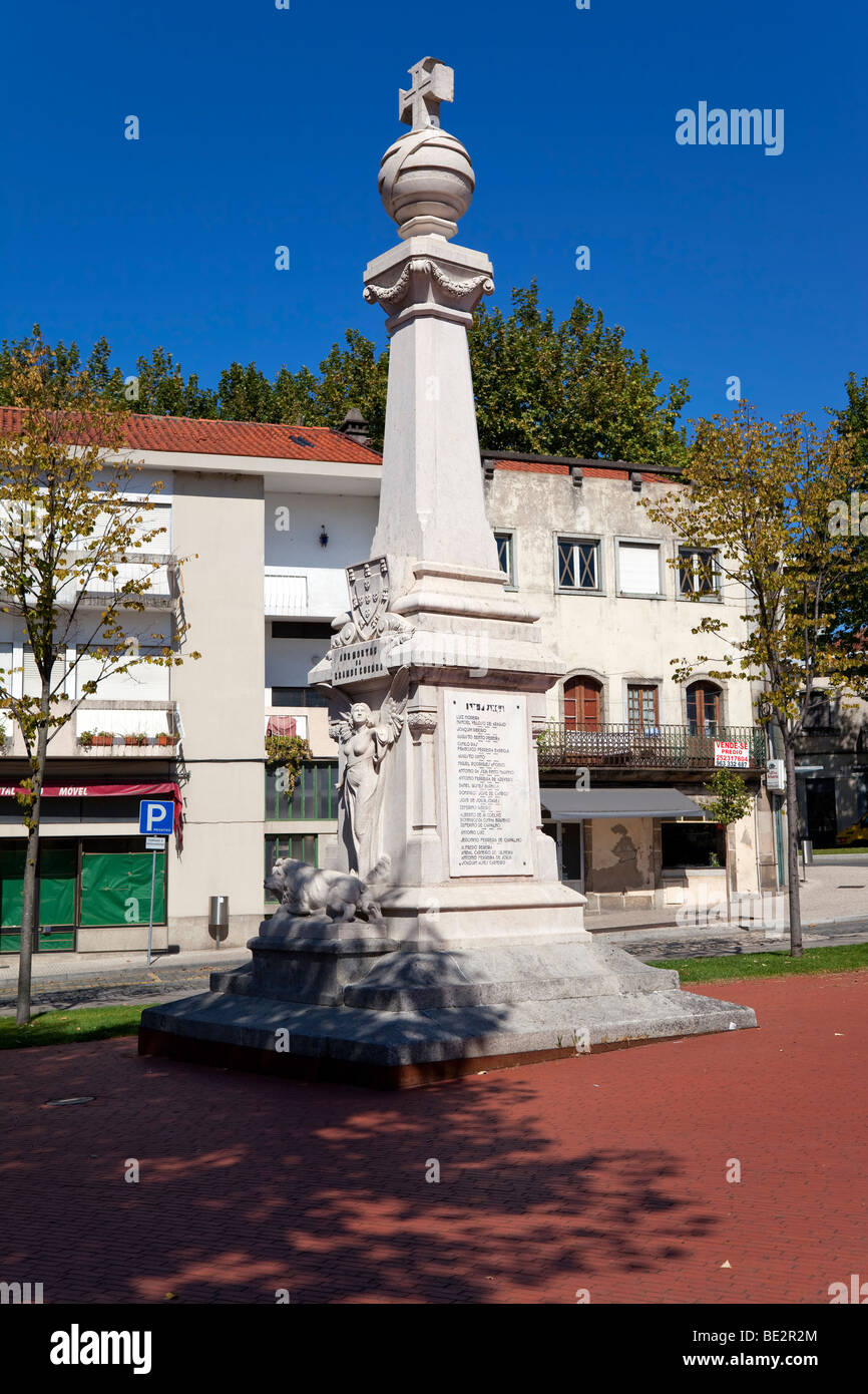 Memoriale per le vittime della Prima Guerra Mondiale (la Grande Guerra) in 9 de Abril Square, Vila Nova de Famalicão city, Portogallo. Foto Stock