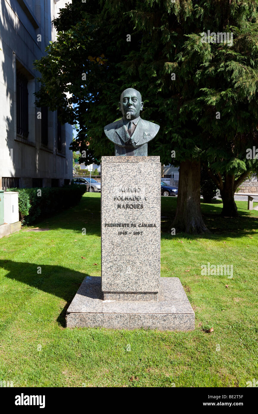 Busto statua di Álvaro Folhadela Marques, un Sindaco di Vila Nova de Famalicão, Portogallo. Foto Stock