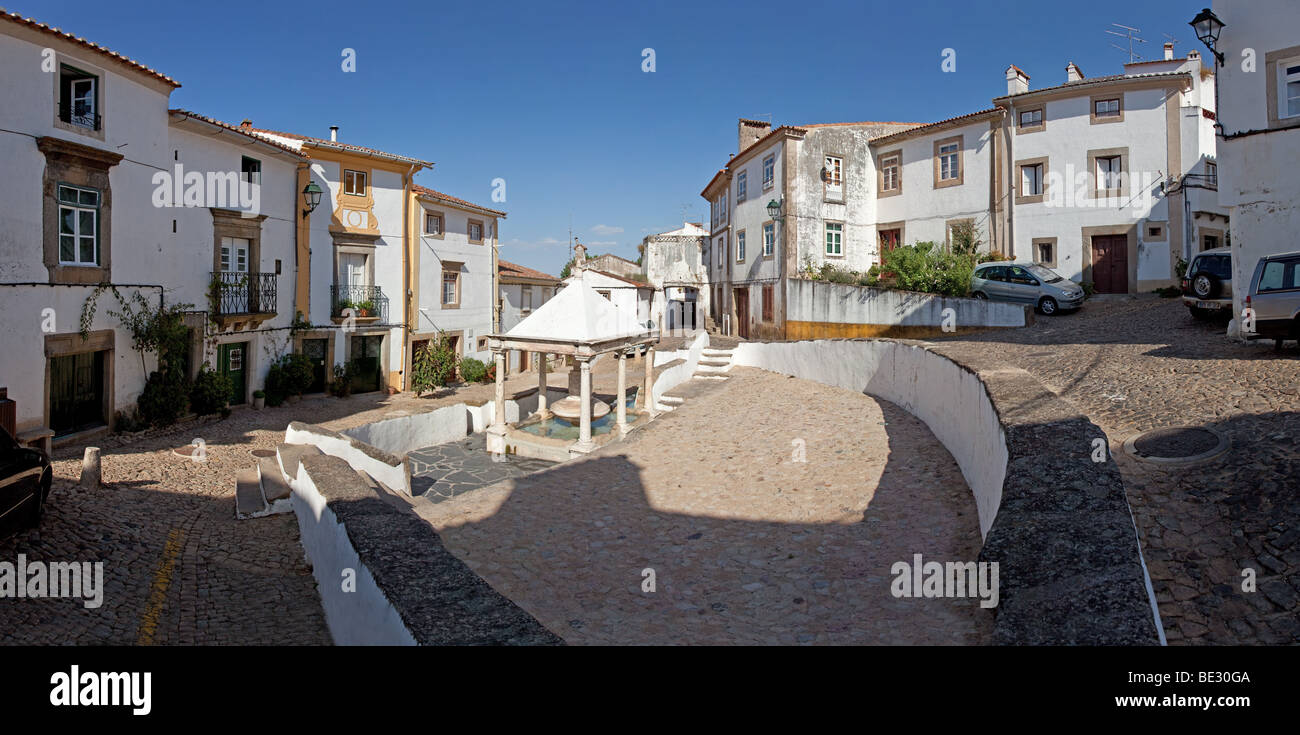 Fonte da Vila (città di Trevi) nel quartiere ebraico di Castelo de Vide, distretto di Portalegre, Portogallo. Xvi secolo fontana. Foto Stock