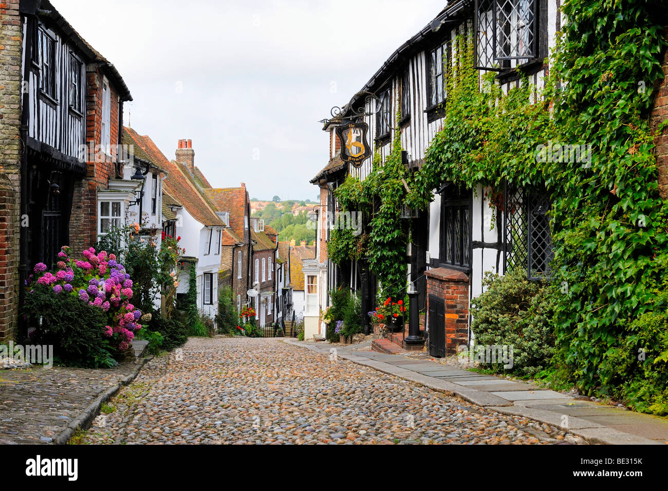 Il Mermaid Street nella città vecchia di segale, East Sussex, England, Regno Unito, Europa Foto Stock