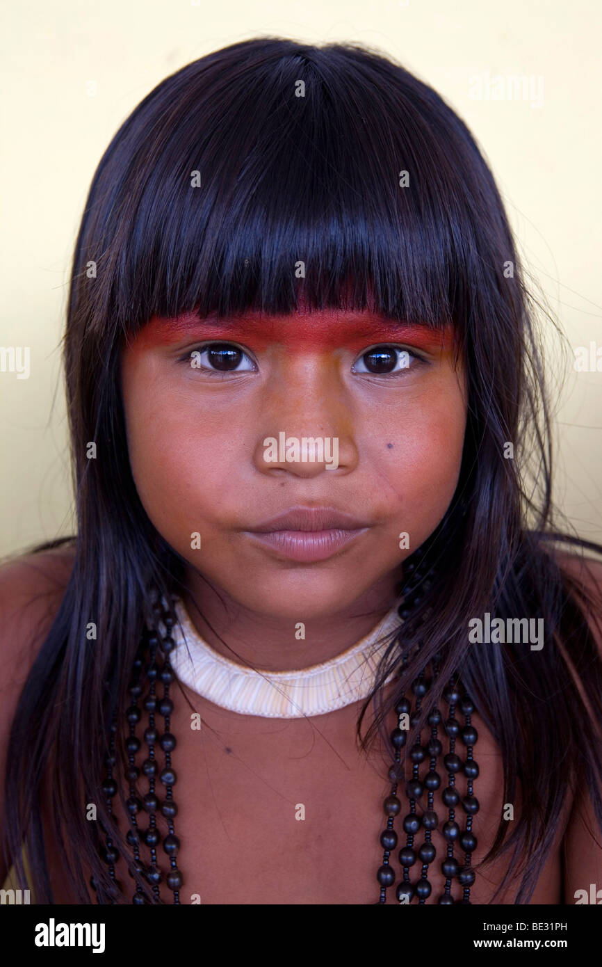 Xingu indian girl child immagini e fotografie stock ad alta risoluzione