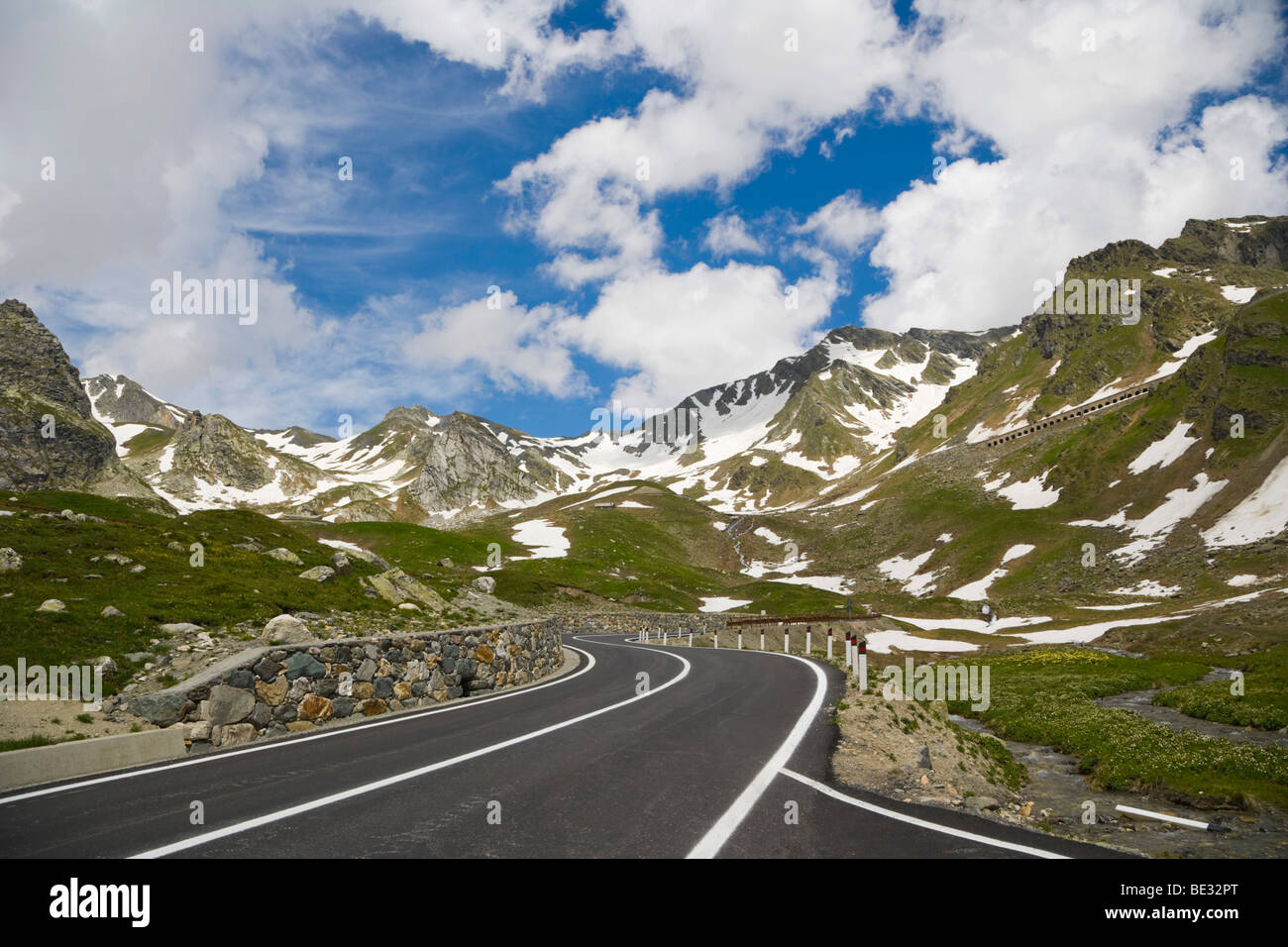 Vista delle Alpi Pennine, Alpi Vallesi dal Passo del Gran San Bernardo, col du Grand-Saint-Bernard, Colle del Gran San Bernardo, occidentale Foto Stock