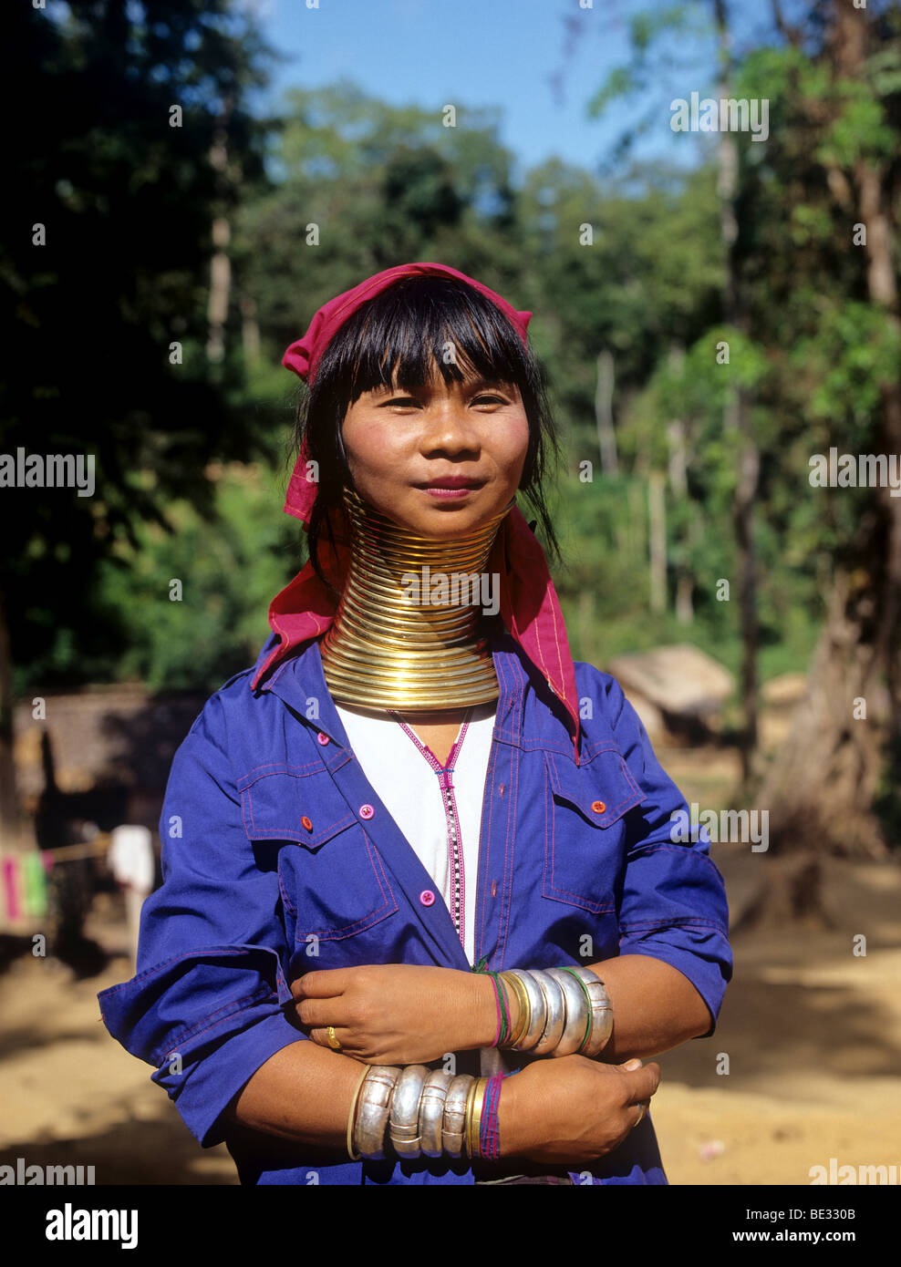 2734. La ragazza del Paduang o a collo lungo Karen Hill Tribe, nel nord della Thailandia. Foto Stock