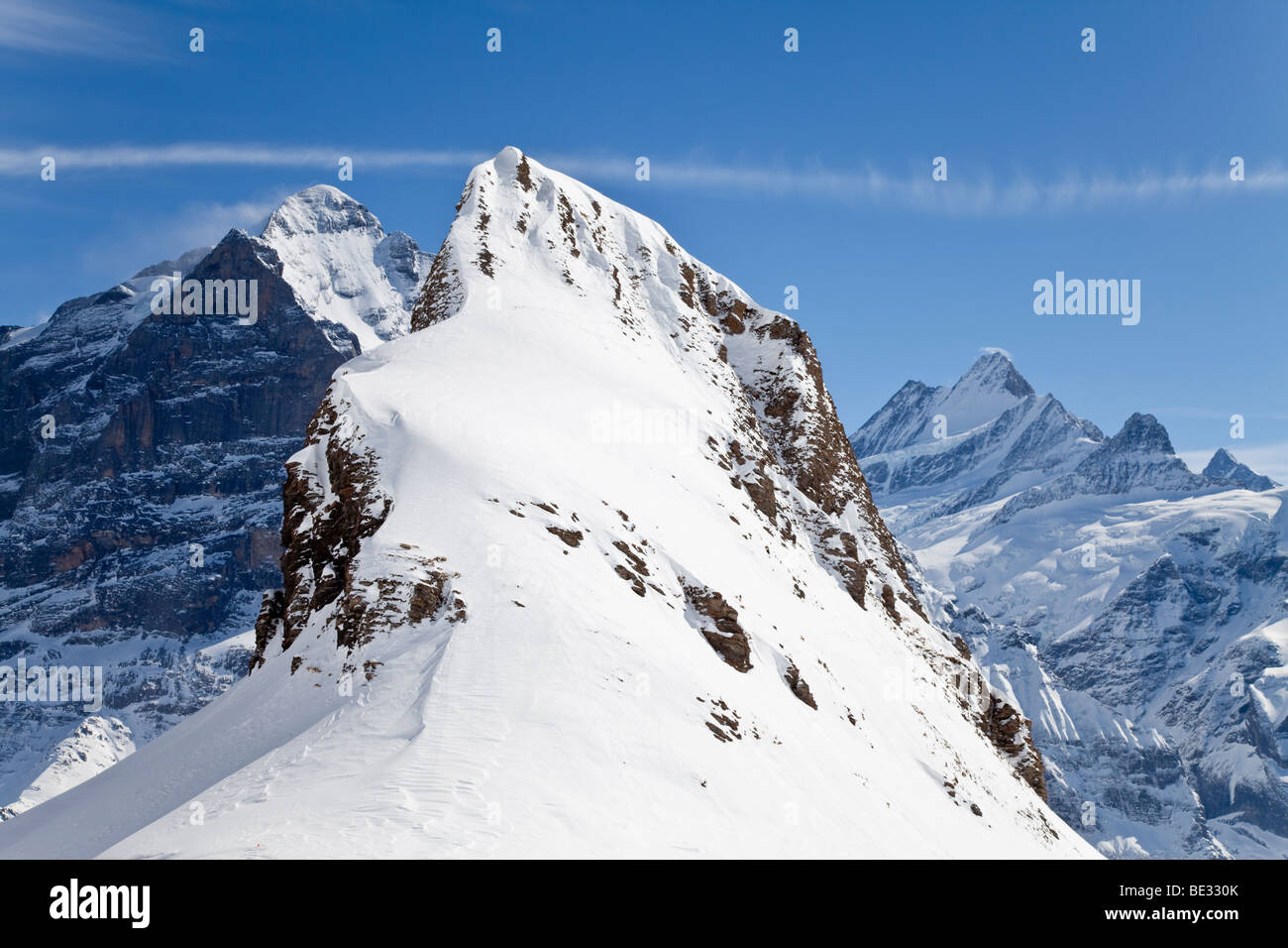Picchi di montagna sopra Grindelwald, regione di Jungfrau, Oberland bernese, alpi svizzere, Svizzera Foto Stock