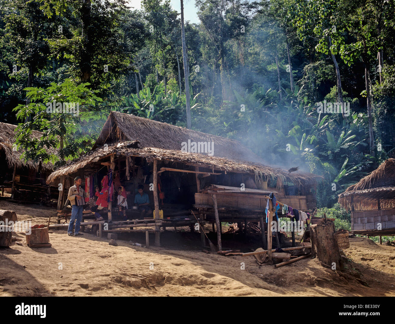 2739. Villaggio del Paduang o a collo lungo Karen Hill Tribe, nel nord della Thailandia. Foto Stock