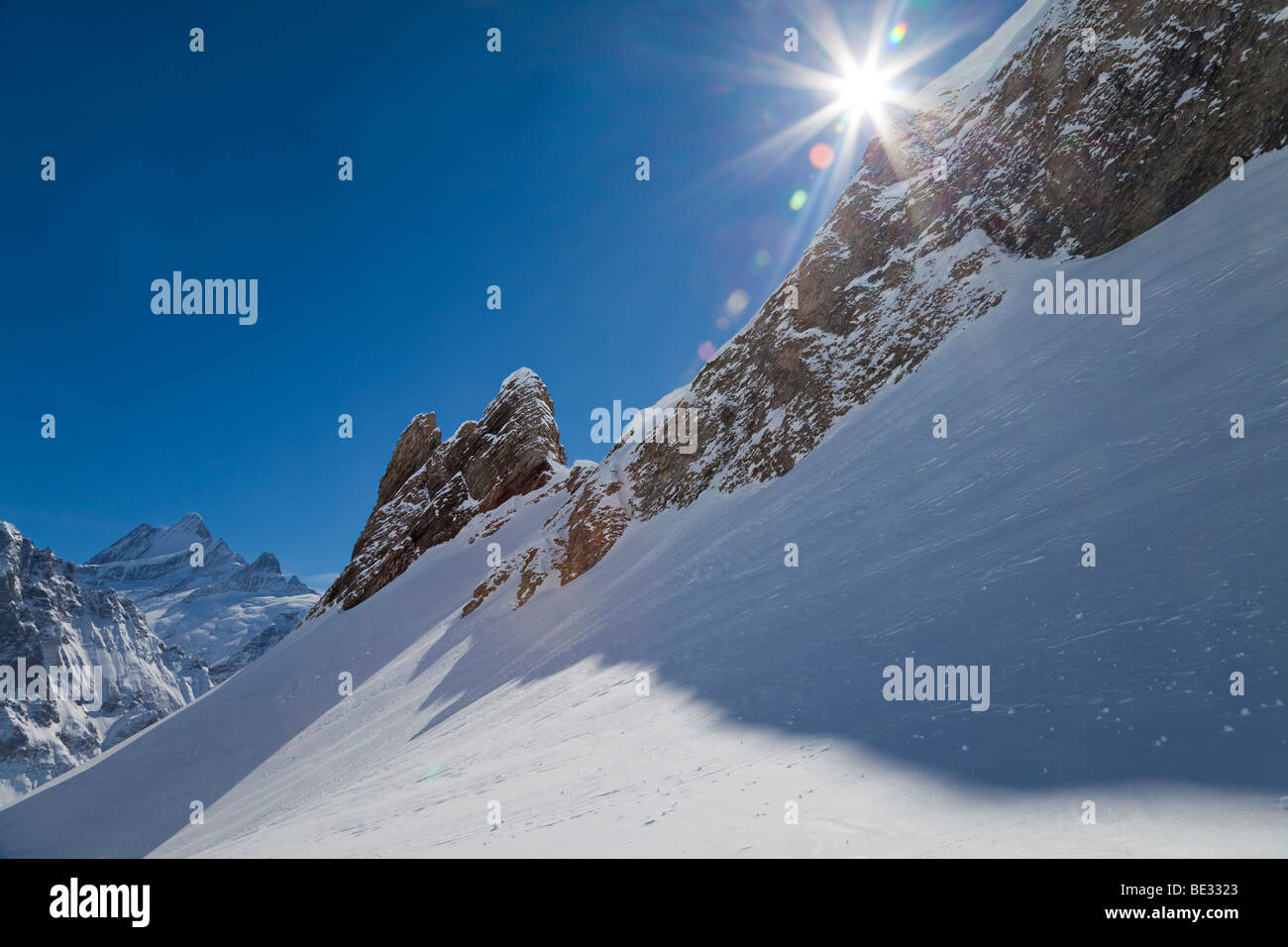 Picchi di montagna sopra Grindelwald, regione di Jungfrau, Oberland bernese, alpi svizzere, Svizzera Foto Stock