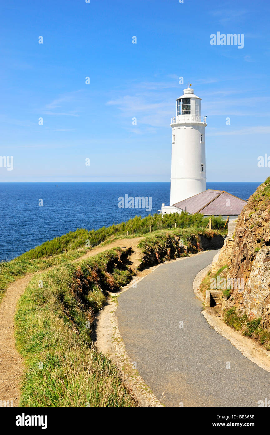 Faro sulla costa di Trevose Head sulla costa nord della Cornovaglia, England, Regno Unito, Europa Foto Stock