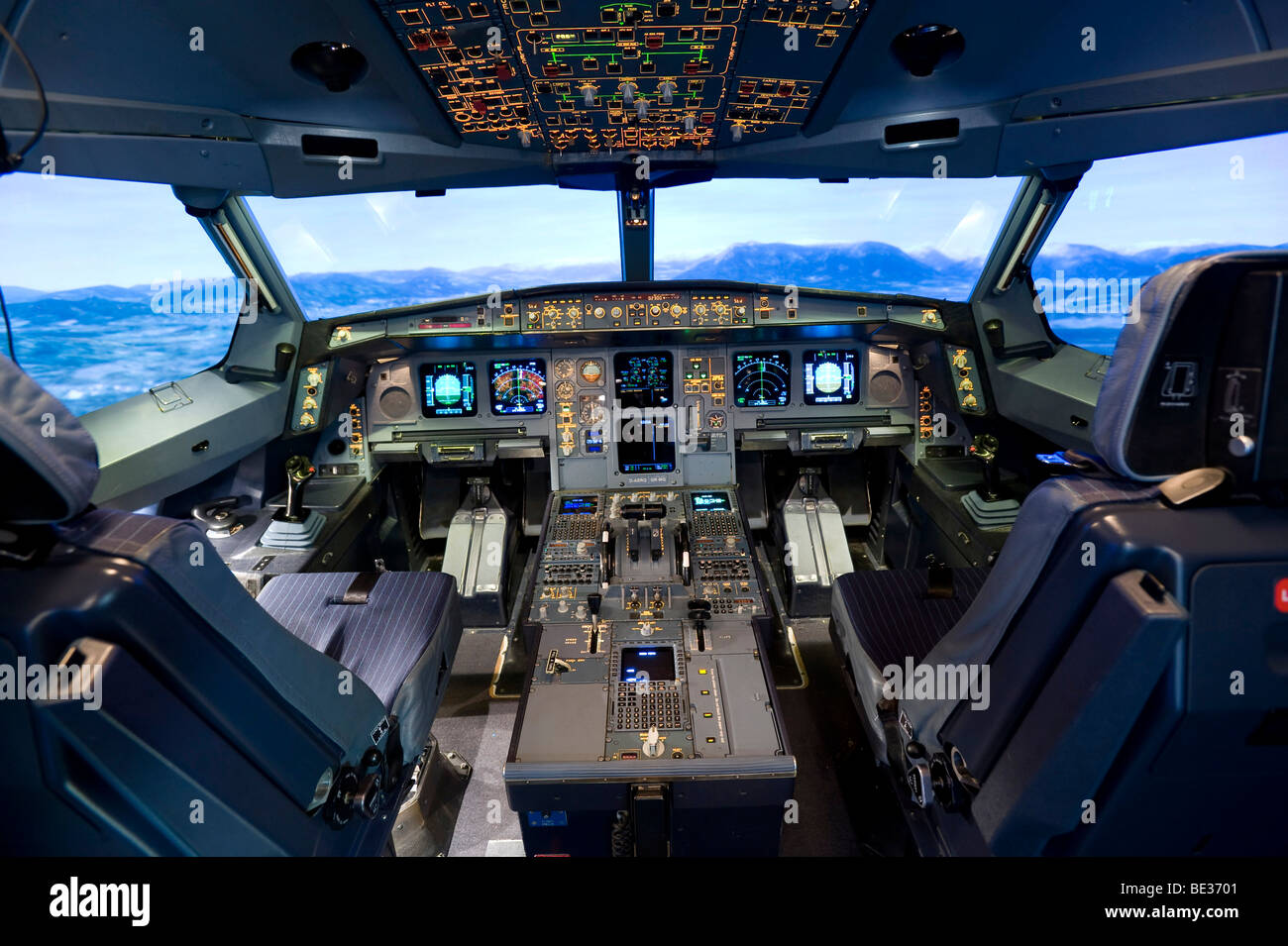 Zentrum fuer Flugsimulation di simulazione di volo Berlino Centro, ZFB, cockpit di un Airbus A330/340 flight simulator, Berlino, Germa Foto Stock