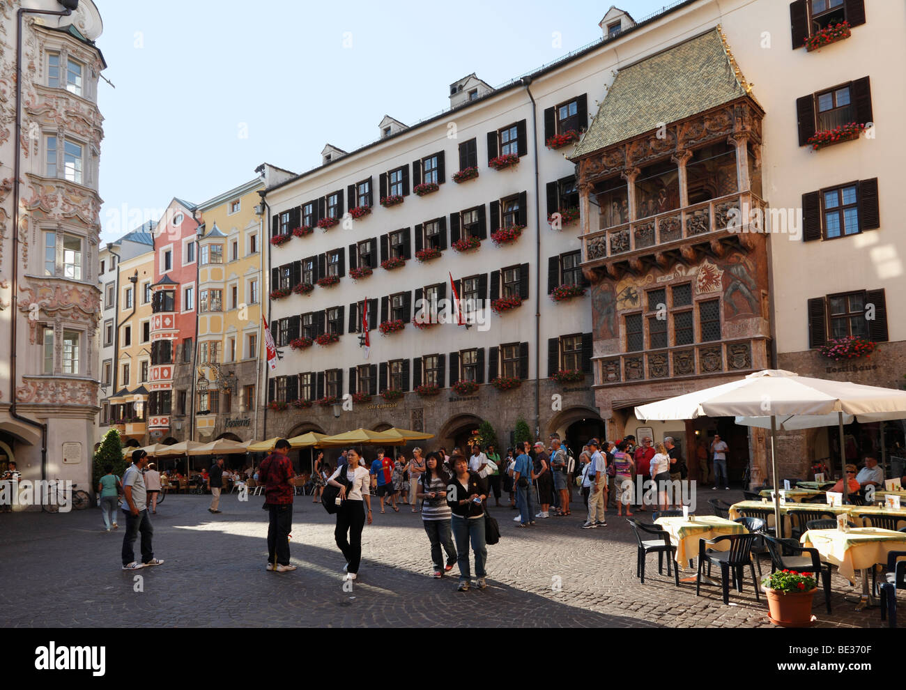 Il tetto dorato, Herzog-Friedrich-Strasse, nel centro storico della città di Innsbruck, in Tirolo, Austria, Europa Foto Stock