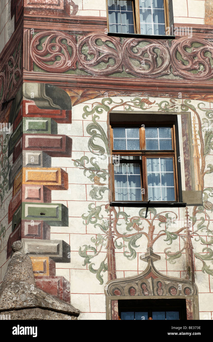 Dettaglio della facciata dell'Hotel Gasthof Goldener Adler, il centro storico della città di Innsbruck, in Tirolo, Austria, Europa Foto Stock