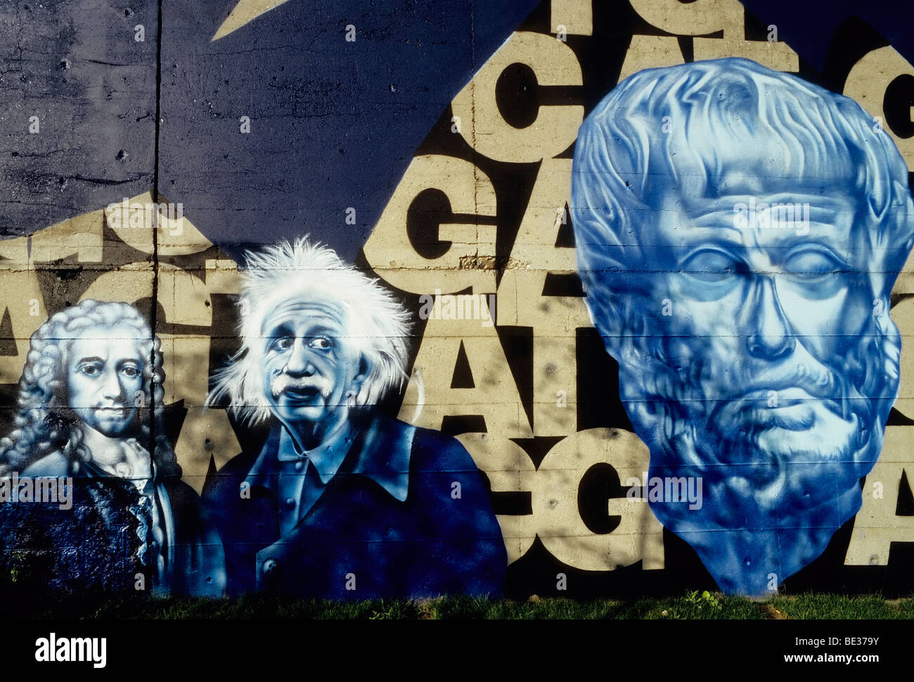 Graffiti ritratti di famosi pensatori e artisti, Mozart, Albert Einstein, Aristotele, Arte di strada, Rheinpark Duisburg-Hochfeld Foto Stock