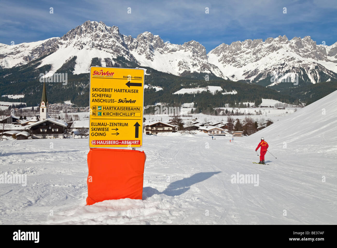 Ellmau ski resort, parte del gigante Ski Welt area, montagne di Wilder Kaiser al di là, Tirolo, Austria Foto Stock