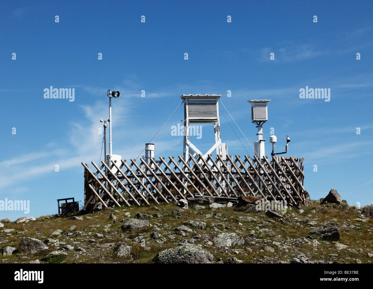 Stazione meteo su Mt. Patscherkofel, Alpi di Tux, Tirolo, Austria, Europa Foto Stock