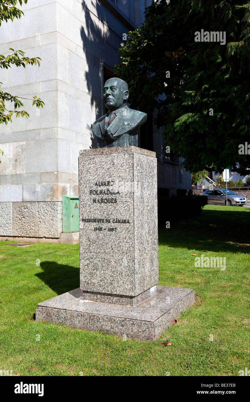 Busto statua di Álvaro Folhadela Marques, un Sindaco di Vila Nova de Famalicão, Portogallo. Foto Stock