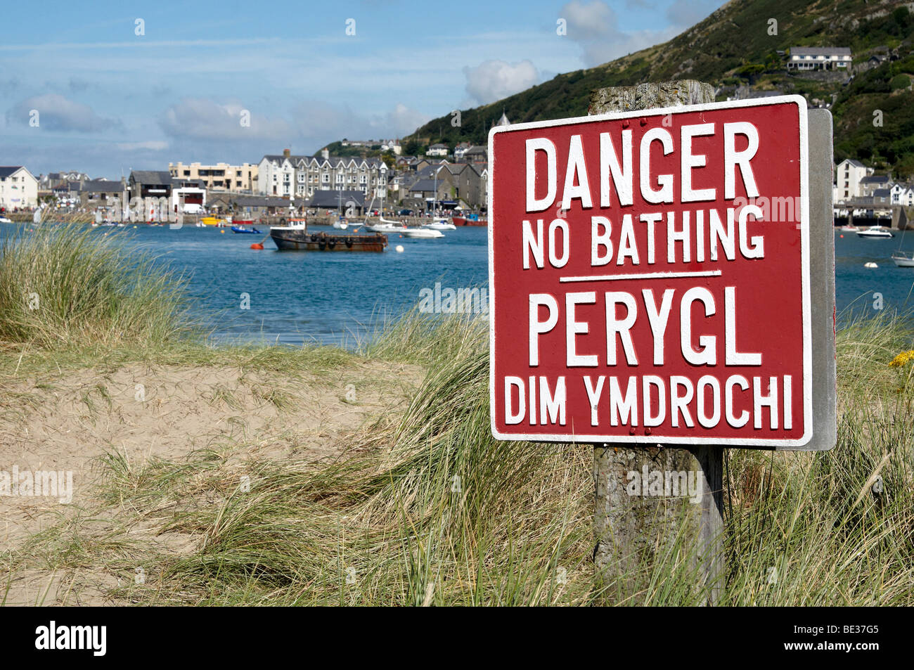 Segnale di avvertimento per i nuotatori, Mawddach estuary, Barmouth, Hwynedd, il Galles del Nord Foto Stock