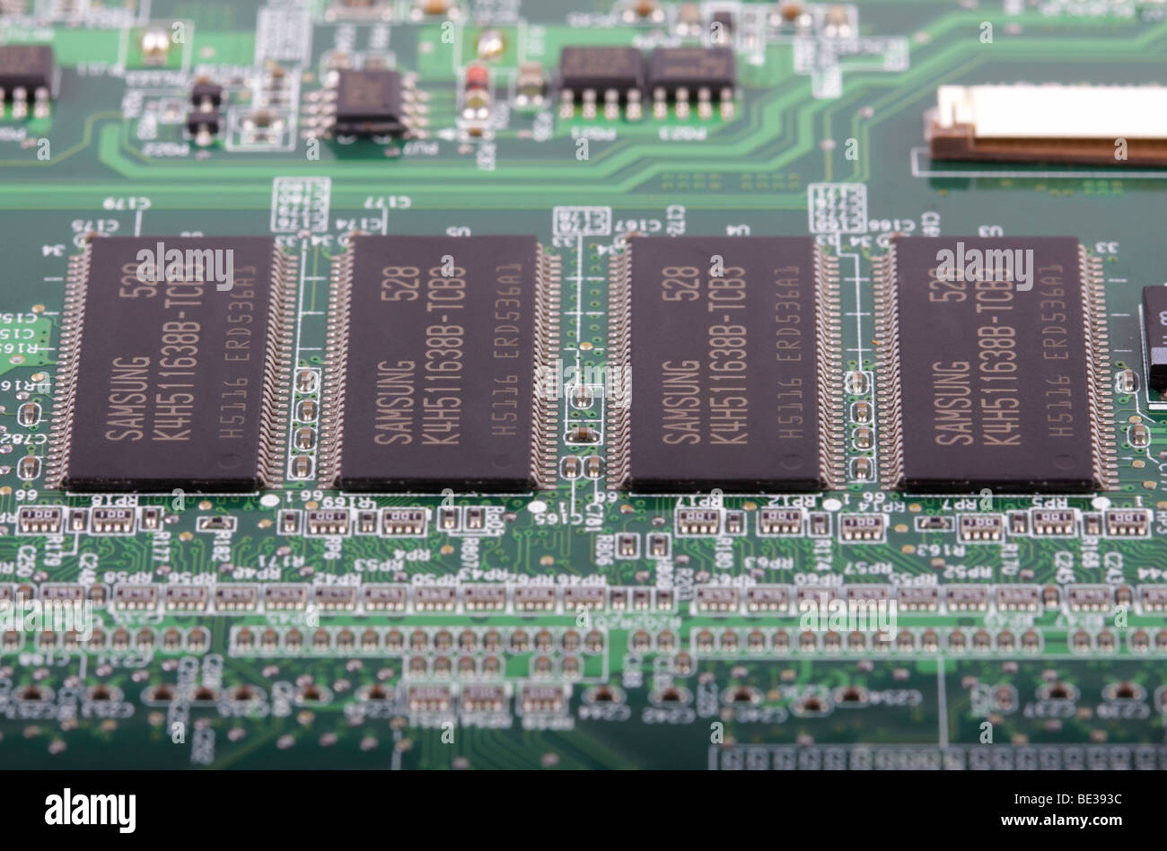 Vista macro di una scheda madre che mostra tutti i detalis della circuiteria. Foto Stock