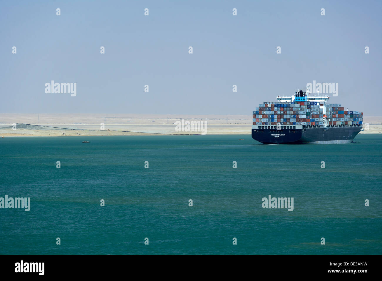 Nave container, il canale di Suez, Egitto, Africa Settentrionale, Africa Foto Stock