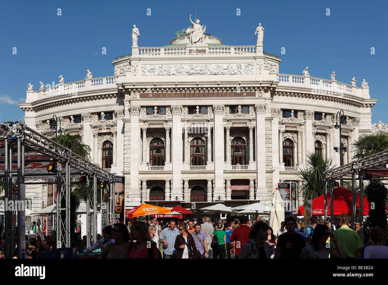 Burgtheater teatro, film festival sulla piazza del municipio, piazza Municipio, Burgtheater di Vienna, Austria, Europa Foto Stock