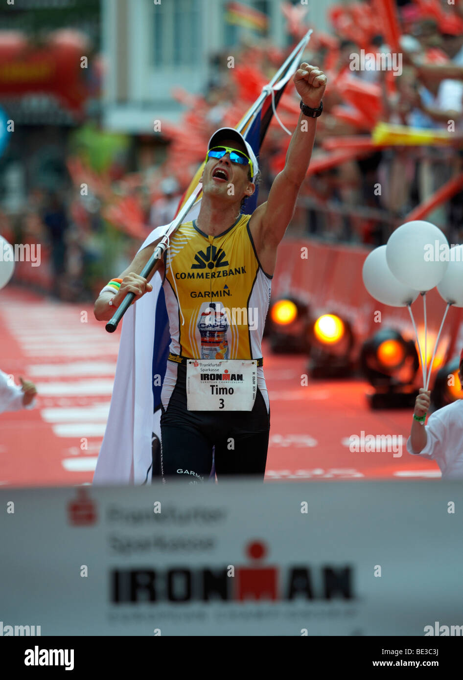 Triathlon, Timo Bracht, Germania, vincitore al traguardo, Ironman Germania, Francoforte Hesse, Germania, Europa Foto Stock