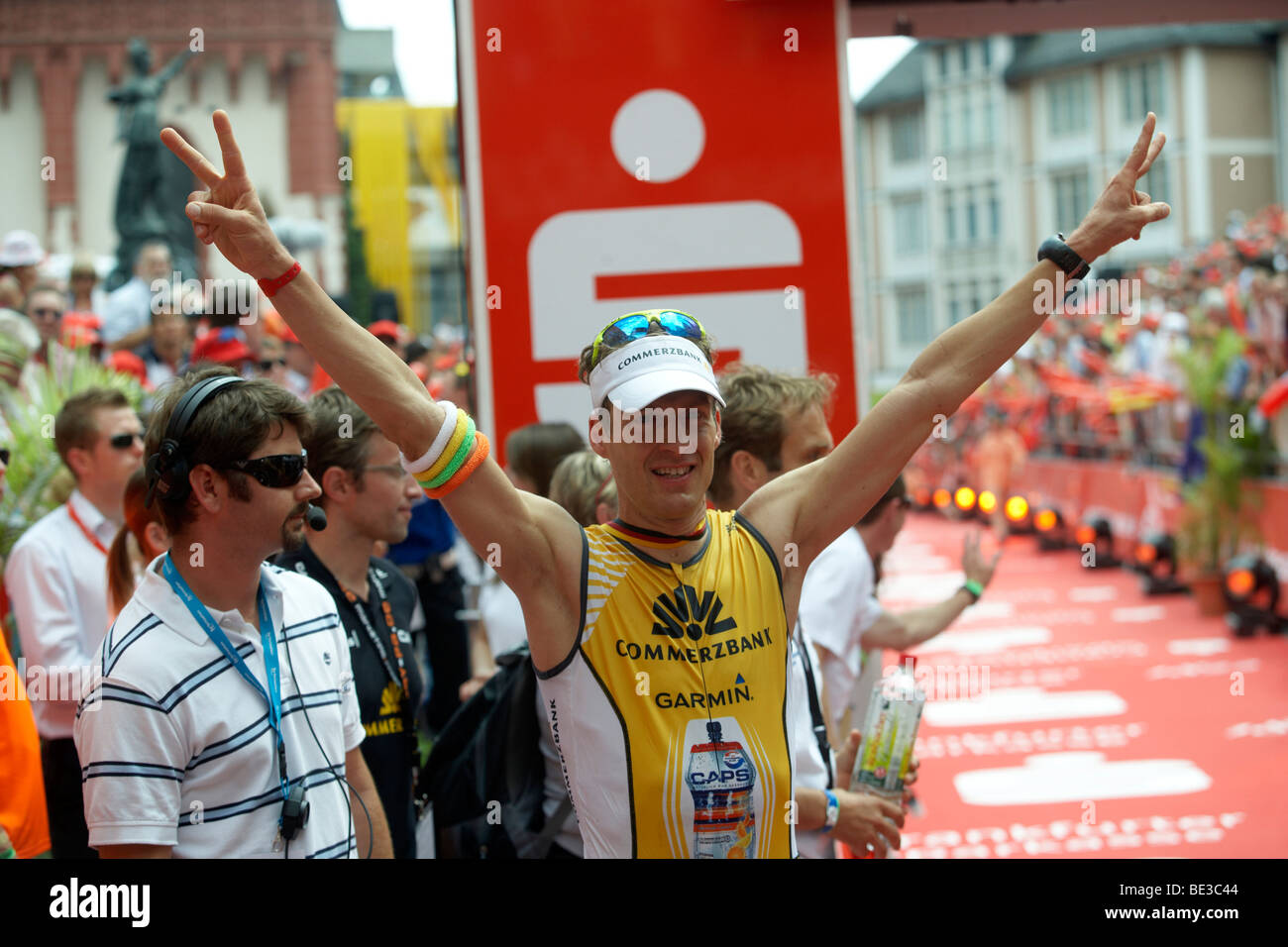 Triathlon, Timo Bracht, Germania, vincitore al traguardo, Ironman Germania, Francoforte Hesse, Germania, Europa Foto Stock