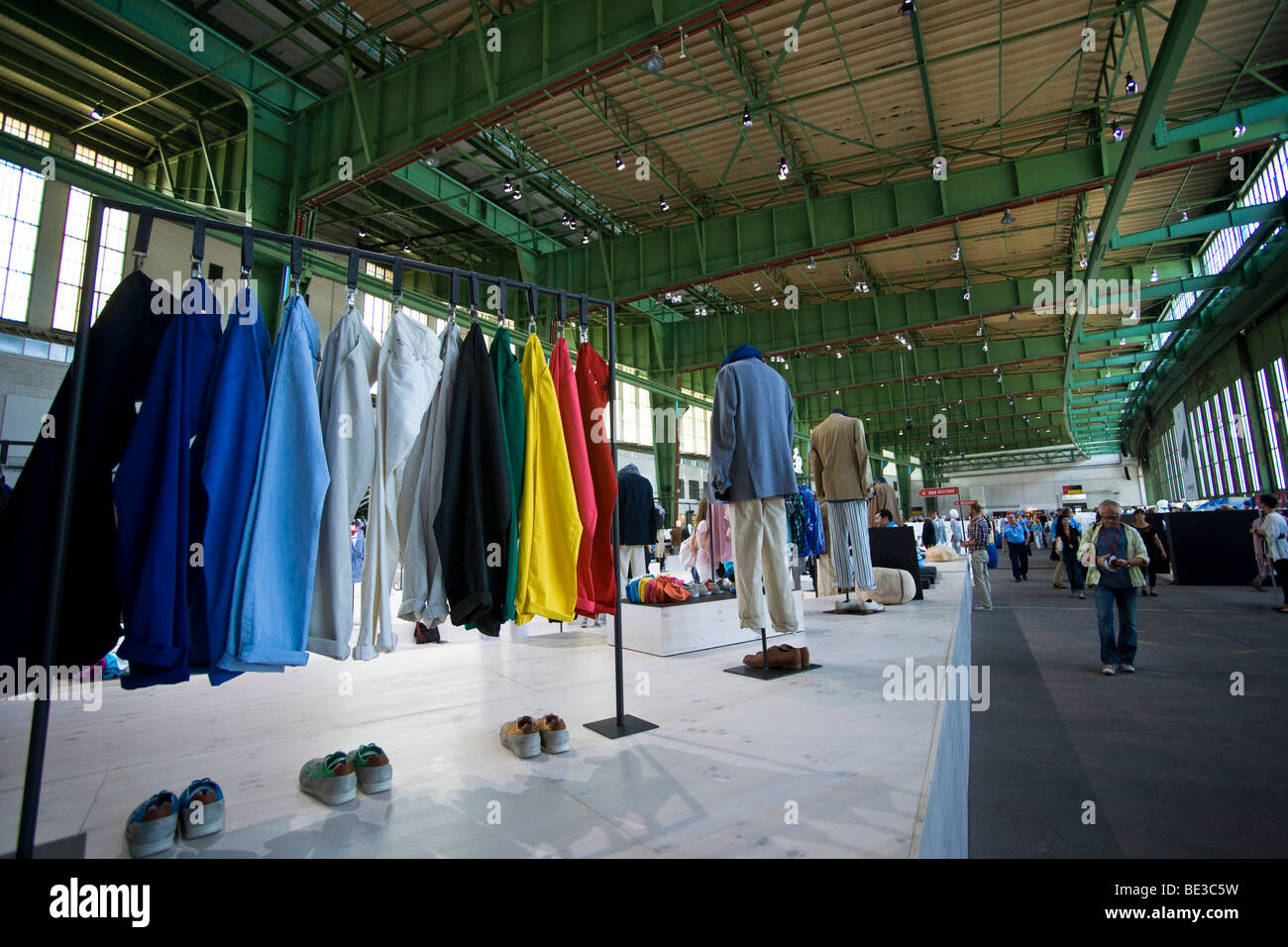 Aeromobile hangar e della moda, pane e burro fashion trade show all'ex aeroporto Tempelhof di Berlino, Germania Foto Stock