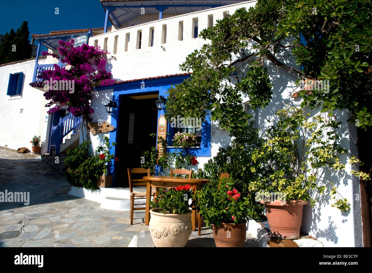 Piazza della Città Vecchia Alonissos, Sporadi, Grecia Foto Stock