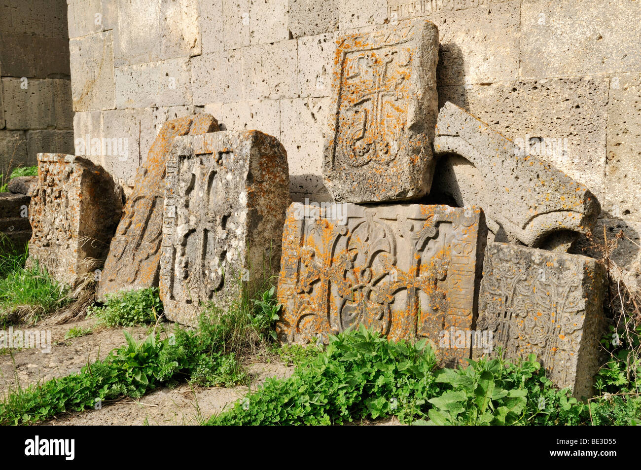 Tradizionale croce armena-pietre, khachkar, al monastero di Tatev vicino Goris, Armenia, Asia Foto Stock