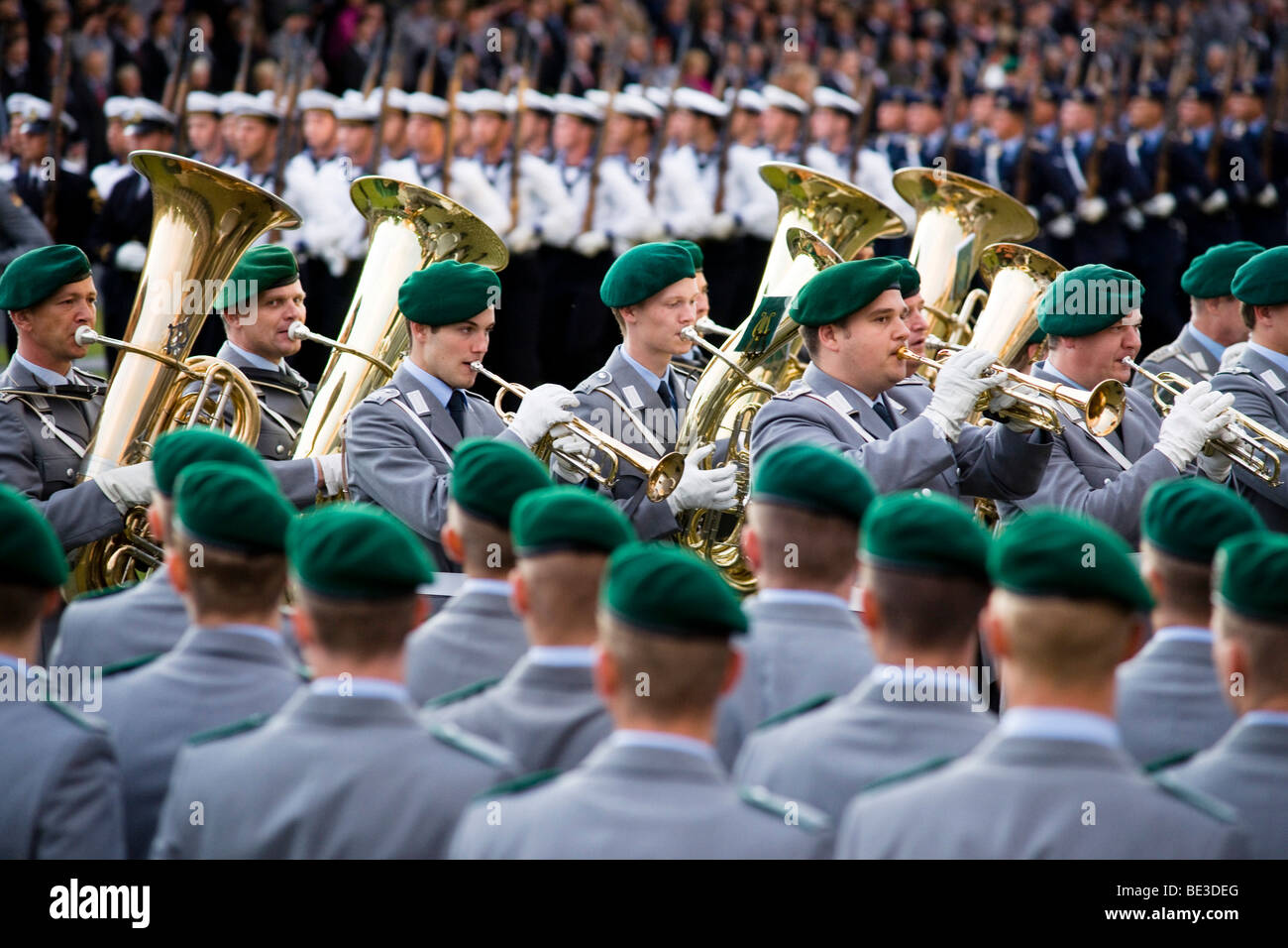 Reclute della Guardia battaglione della Bundeswehr, esercito tedesco, tenendo il loro giuramento cerimoniale di fronte al Reichstag Foto Stock