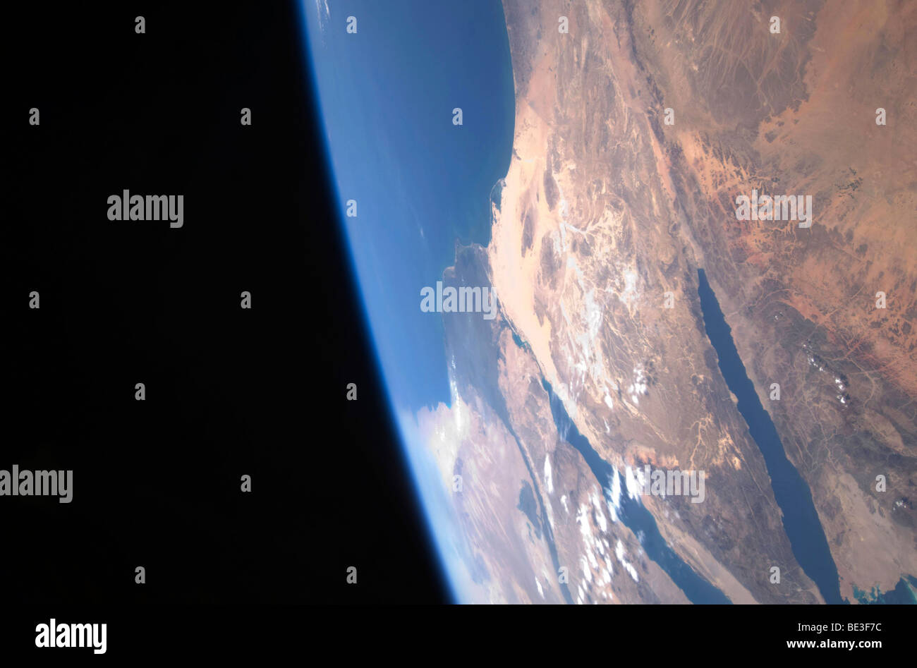 Alta scena obliqua guardando verso la penisola del Sinai e il Mar Mediterraneo. Foto Stock