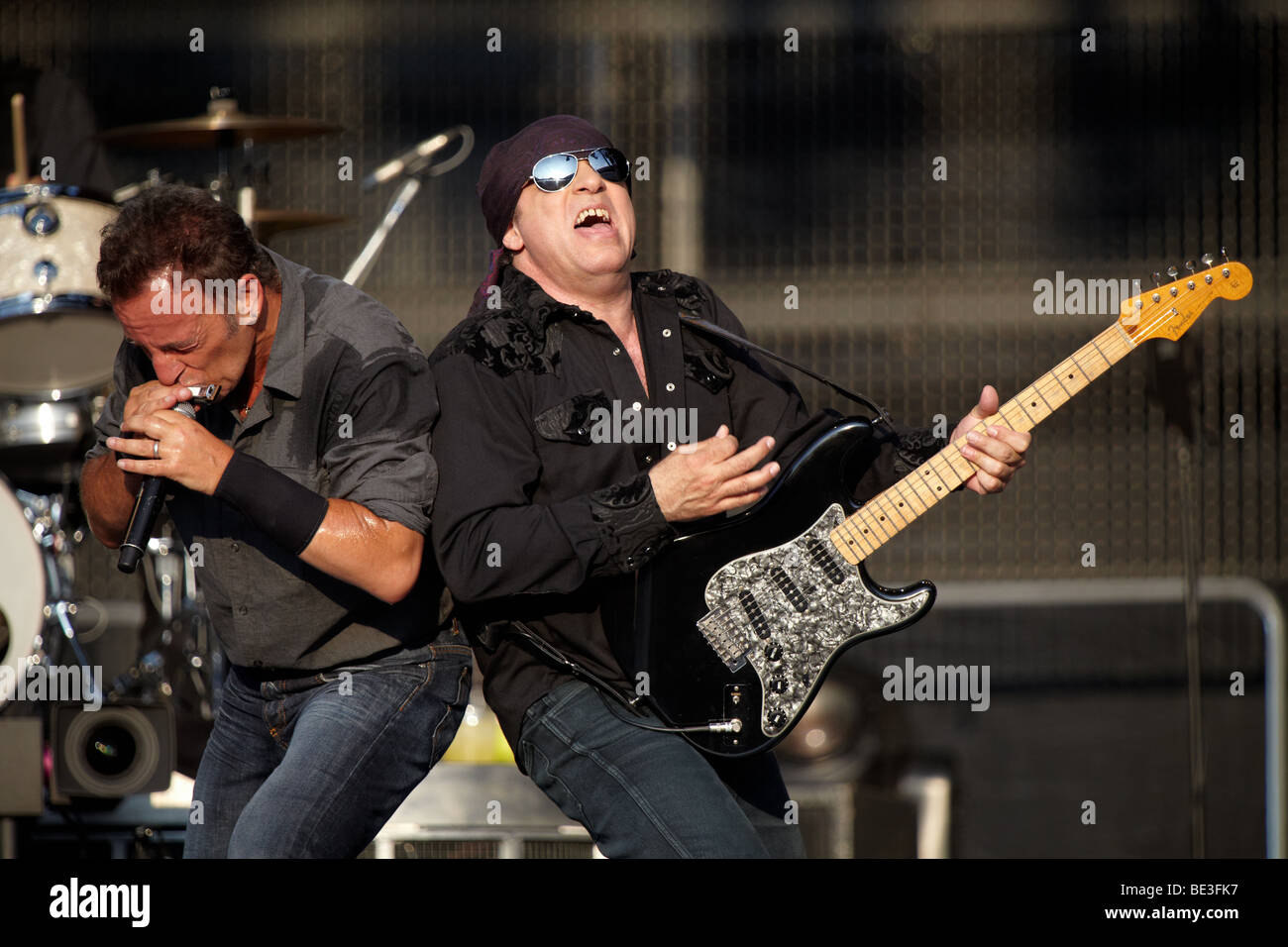 Bruce Springsteen e la E Street Band, lavorando su un tour da sogno, allo Stade de Suisse di Berna, Svizzera Foto Stock