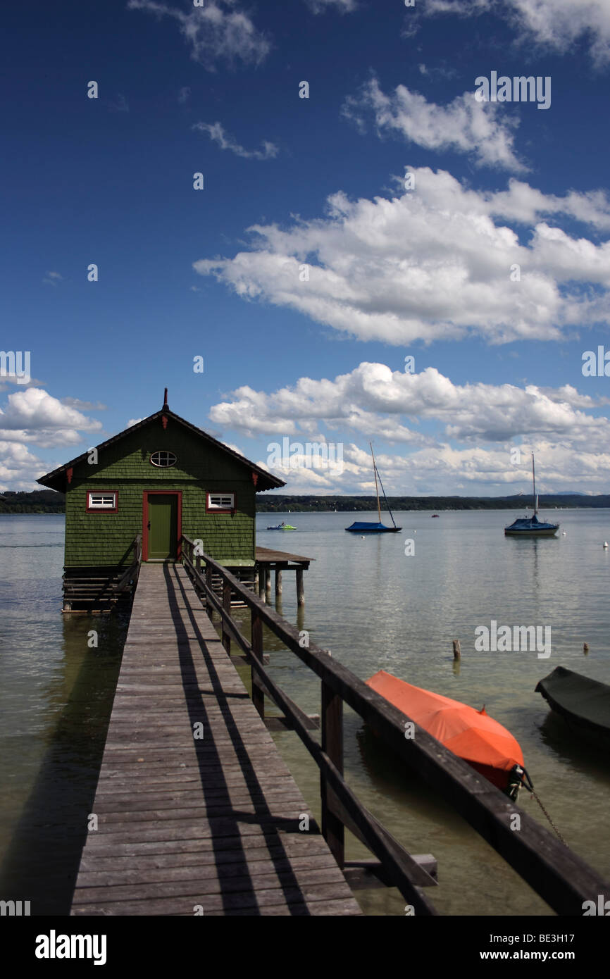 Casa delle barche di legno di pontile sul Lago Ammersee, vicino Schondorf, Alta Baviera, Germania, Europa Foto Stock