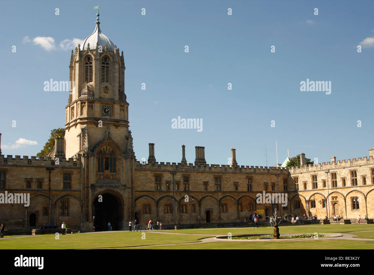 "Tom Tower' e università quad, "la Chiesa di Cristo' College, Oxford, England, Regno Unito Foto Stock