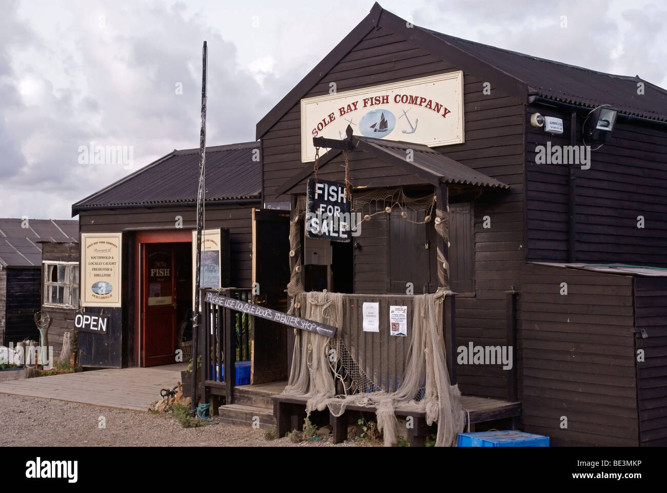 La suola Bay Fish Company sparso sulla Blackshore a Southwold Foto Stock