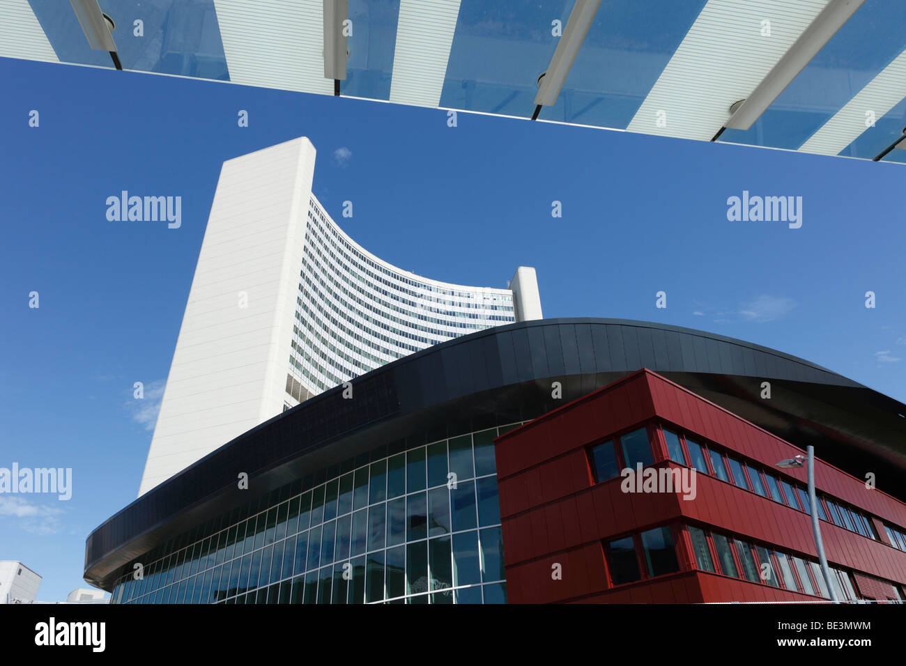 Austria Center Vienna Donau City, UNO-City nel retro, Vienna, Austria, Europa Foto Stock