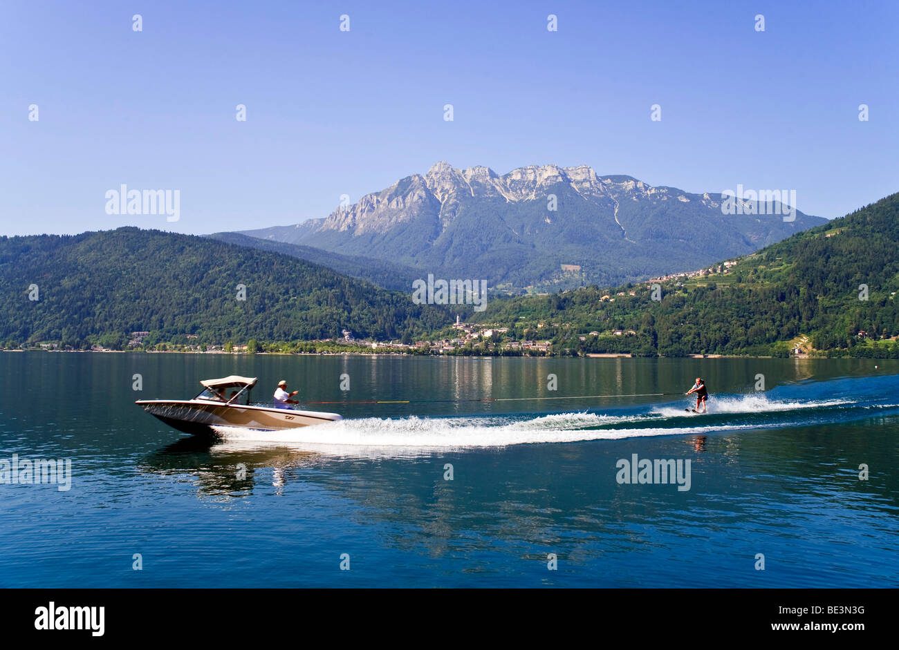 Sci nautico sul Lago di Caldonazzo, Trentino, Italia, Europa Foto Stock