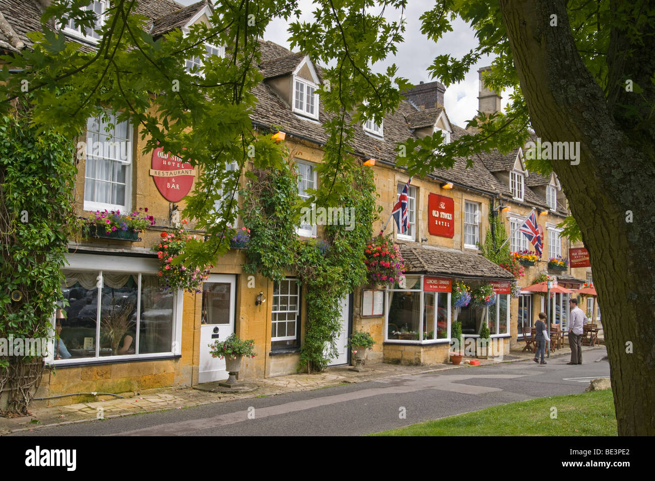 Case e negozi, Stowe-nel-wold, Gloucestershire, Cotswolds, Inghilterra, Luglio 2009 Foto Stock