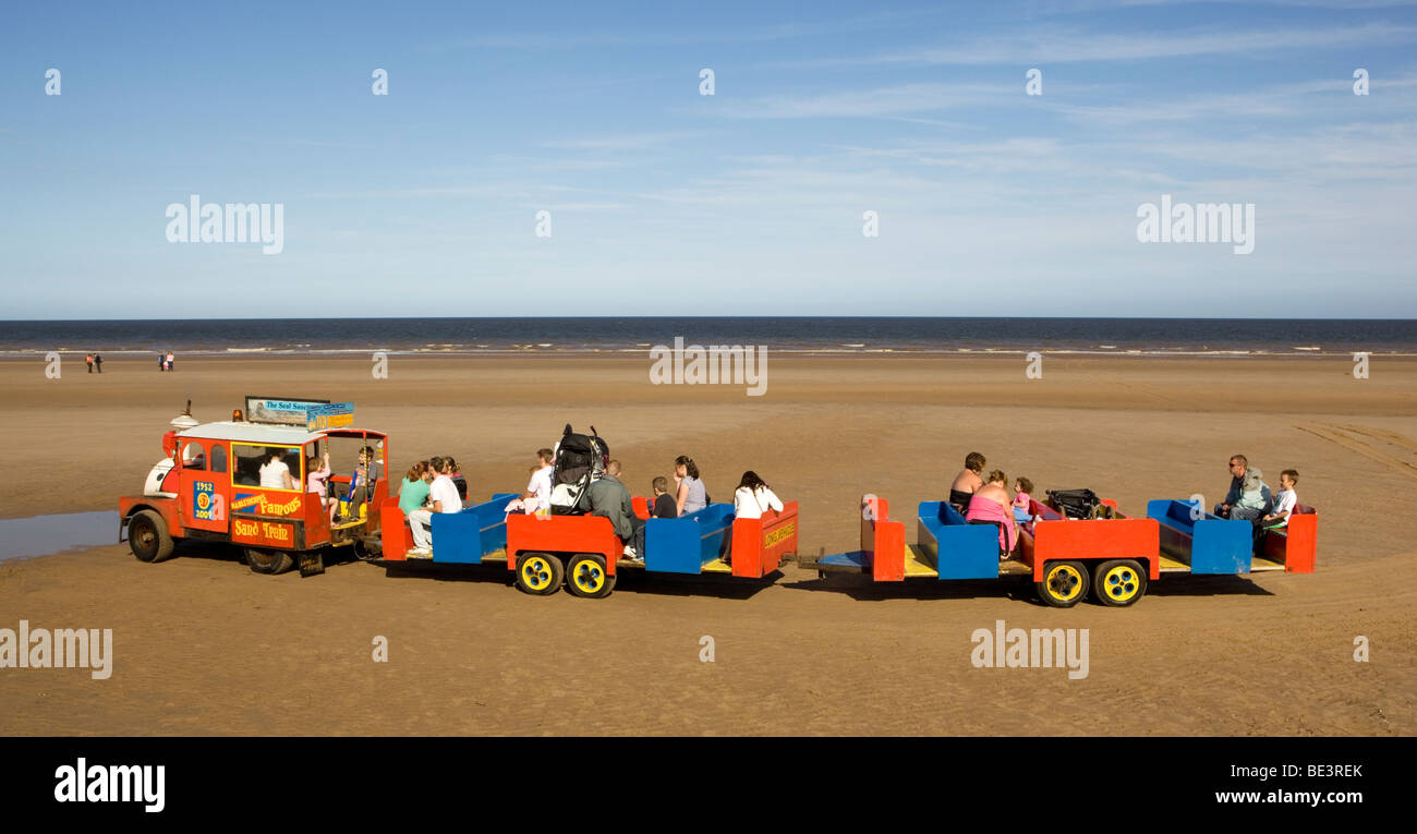 Il treno di sabbia sulla spiaggia di Mablethorpe, Lincolnshire Foto Stock