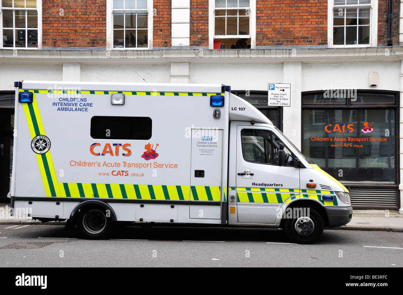 Per i bambini il trasporto acuta servizio nella parte anteriore del C.A.T. uffici di Londra Inghilterra REGNO UNITO Foto Stock