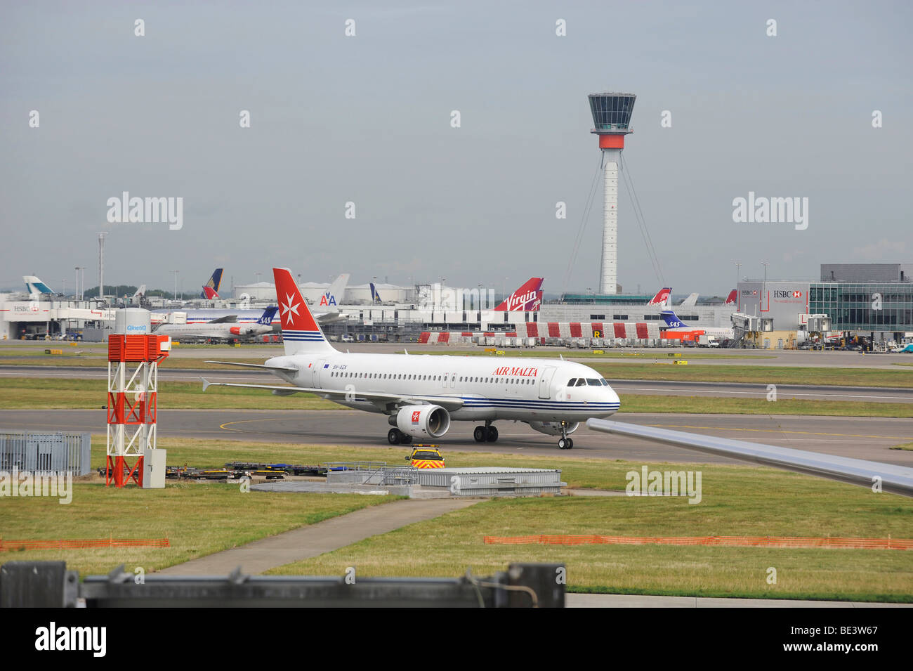 ATC, del controllo del traffico aereo tower, BAA Heathrow International Airport Terminal 4 di Londra, Inghilterra, Regno Unito, Europa Foto Stock