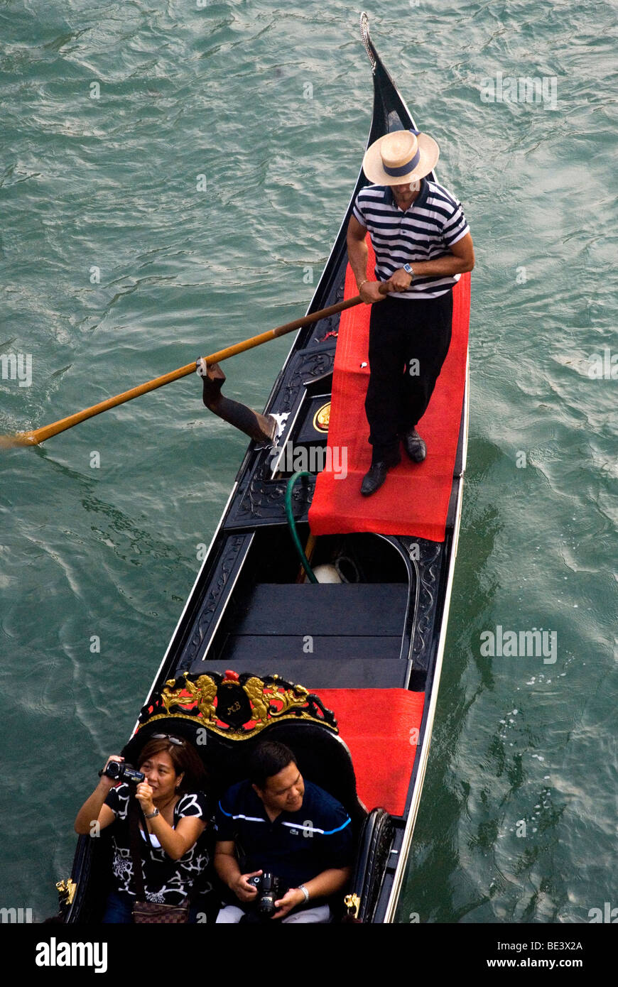 In Gondola sul Canal Grande di Venezia, Italia Foto Stock