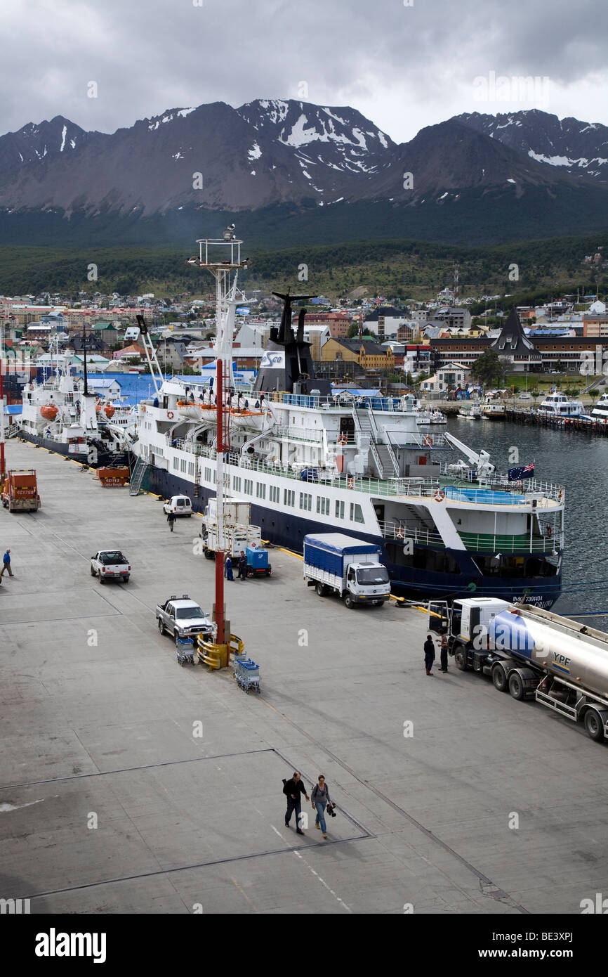 Antartico-bound Orlova nave ormeggiata in Ushuaia Foto Stock